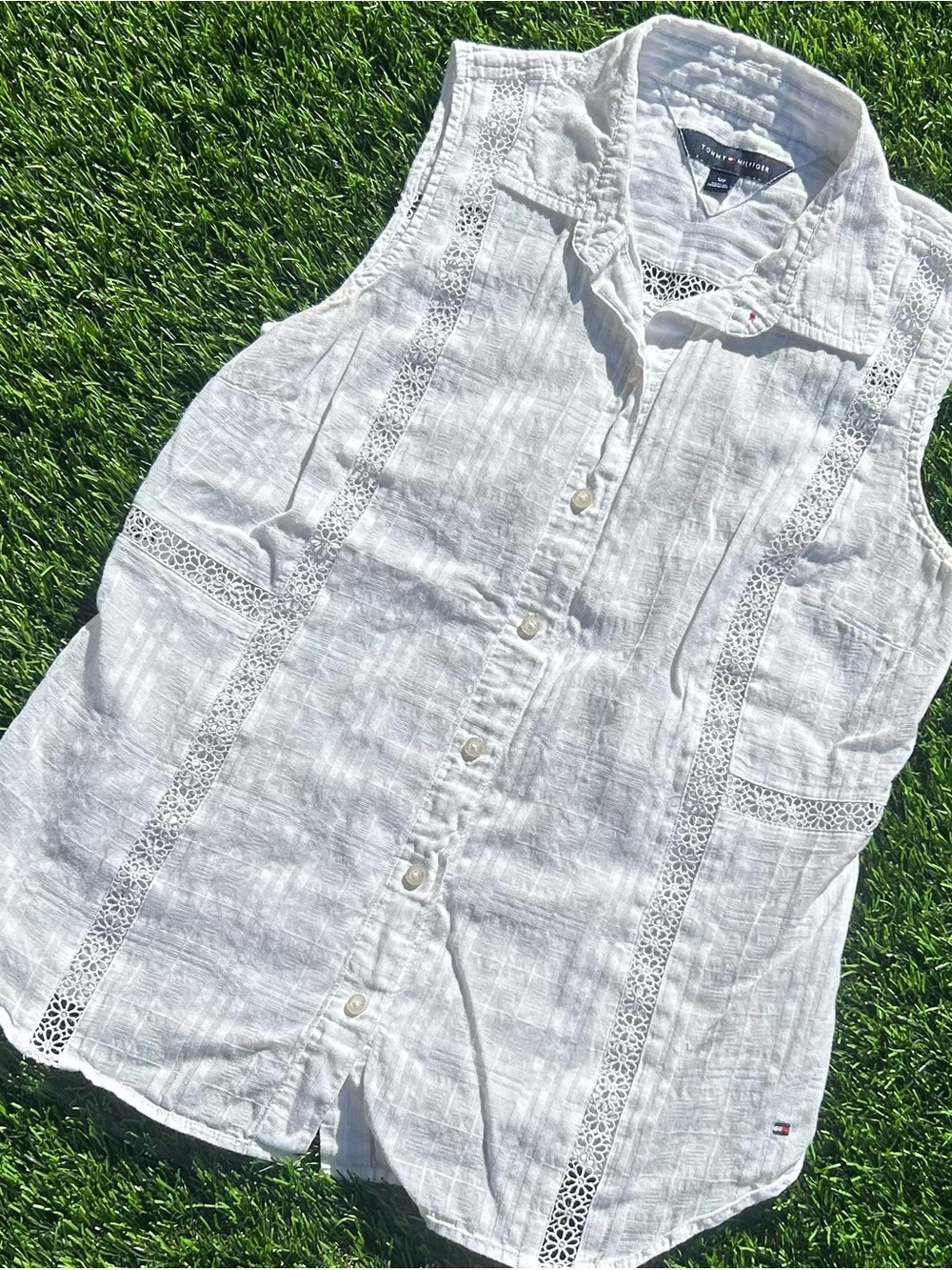 Tommy Hilfiger White Sleeveless Lace-Trim Button-Down Top